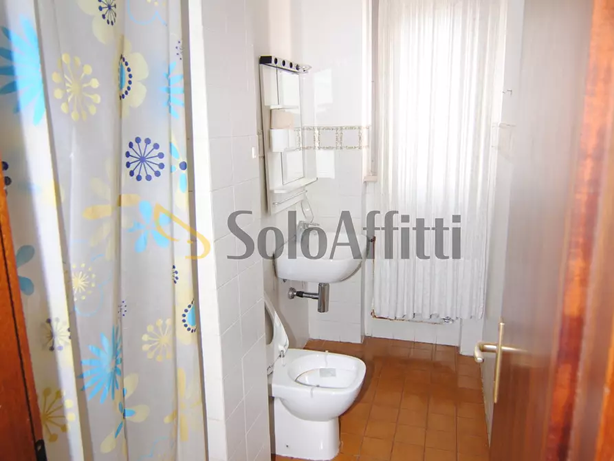 Immagine 13 di Pentalocale in affitto  a Livorno