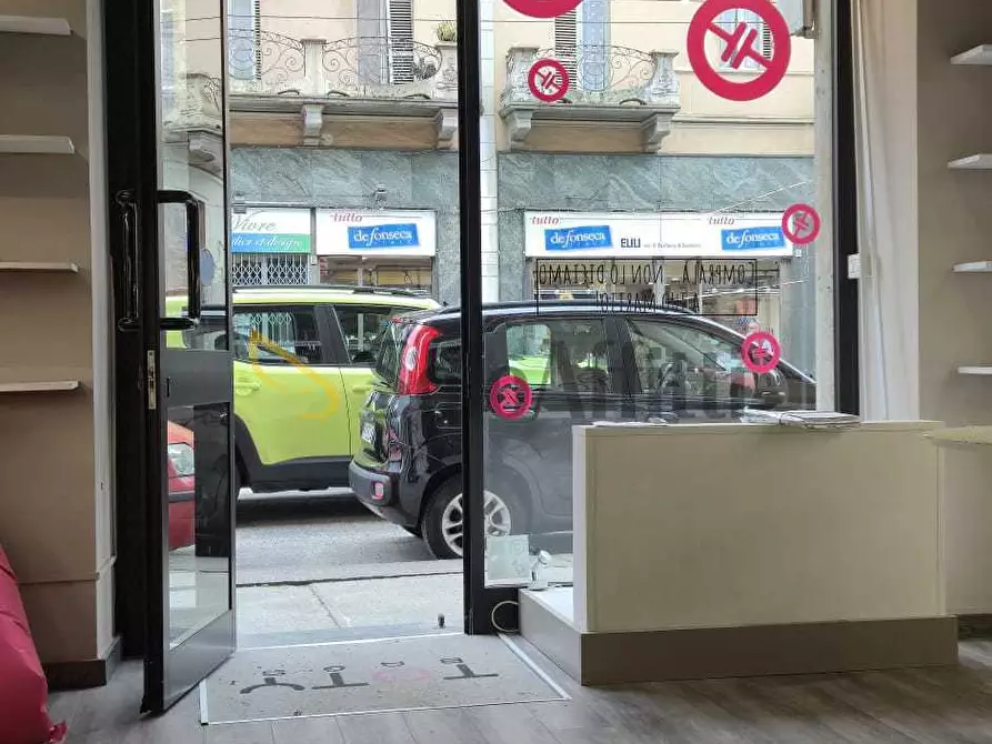 Immagine 1 di Locale commerciale in affitto  in Via Luigi Cibrario 46 bis/A a Torino