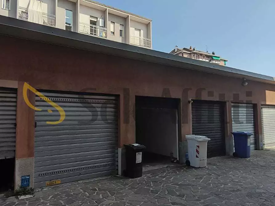 Immagine 2 di Garage in affitto  in Via Fratelli Cervi a Desio