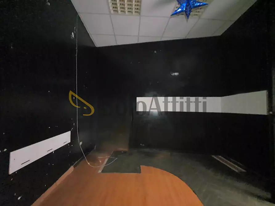 Immagine 4 di Locale commerciale in affitto  in Piazza Bernardino Grimaldi 16 a Catanzaro