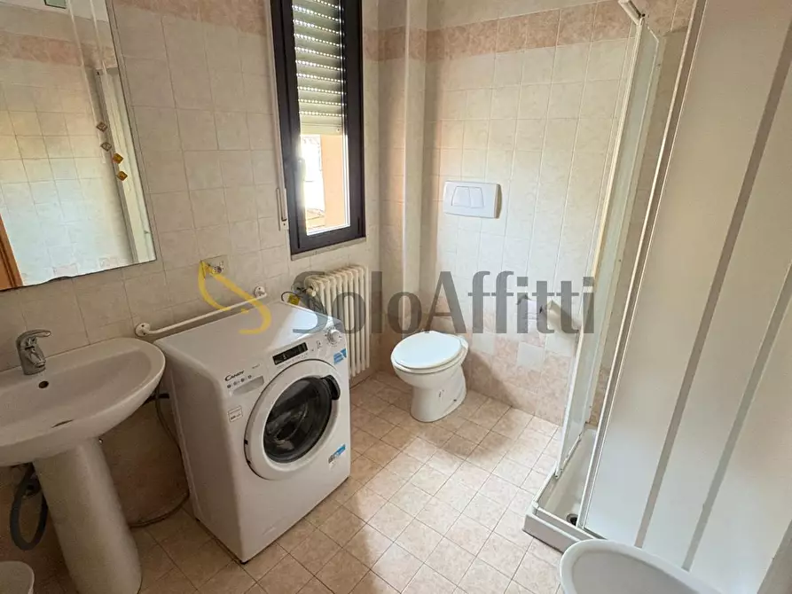 Immagine 11 di Trilocale in affitto  in Viale Regina Elena 123B a Rimini