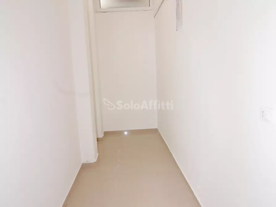 Immagine 9 di Locale commerciale in affitto  a Livorno