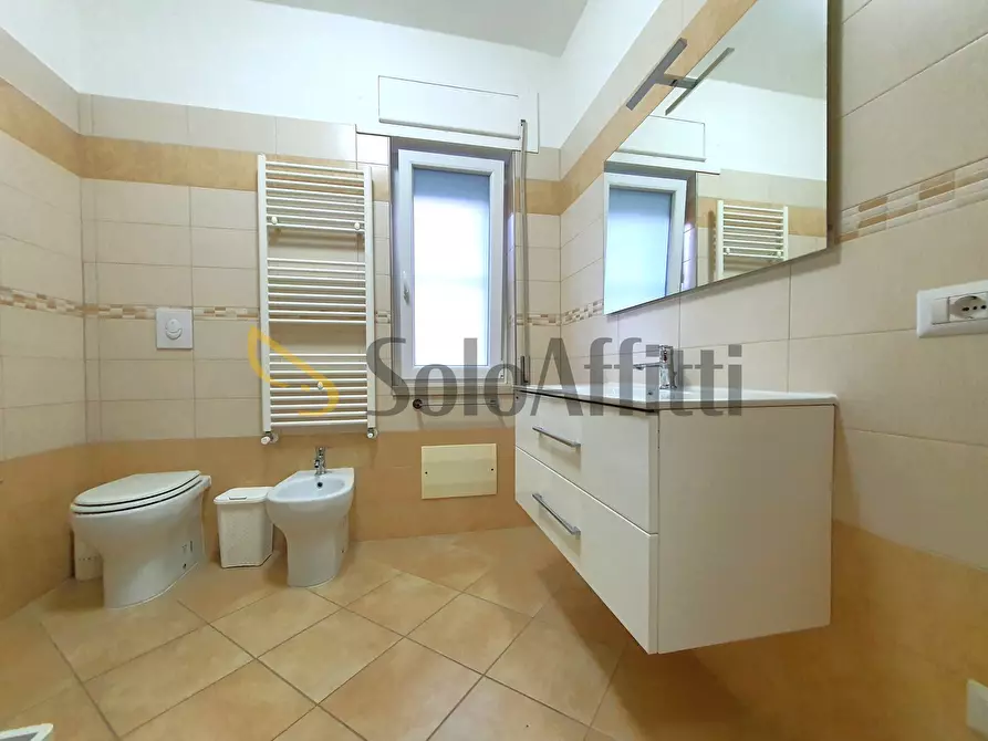 Immagine 13 di Trilocale in affitto  in Viale degli Angioini 11 a Catanzaro