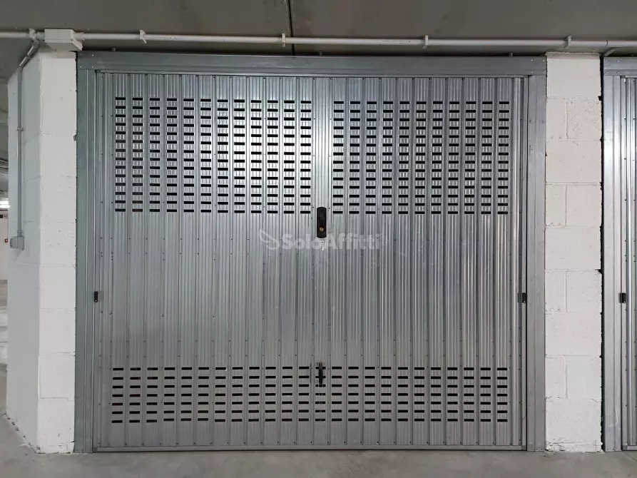 Immagine 47 di Trilocale in affitto  in Via del Castello a Roma