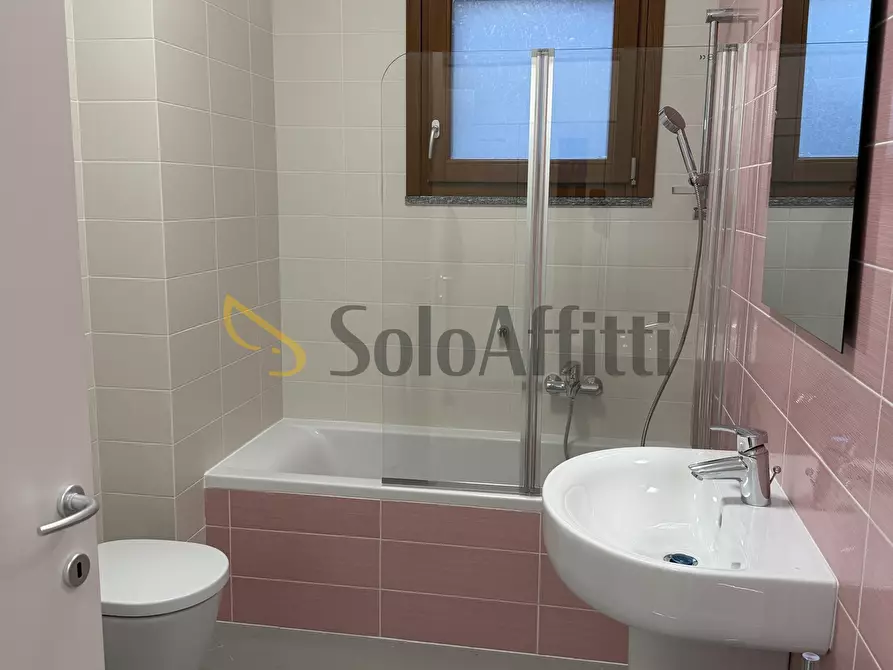 Immagine 11 di Bilocale in affitto  in Via 4 Novembre 328 a Caronno Pertusella