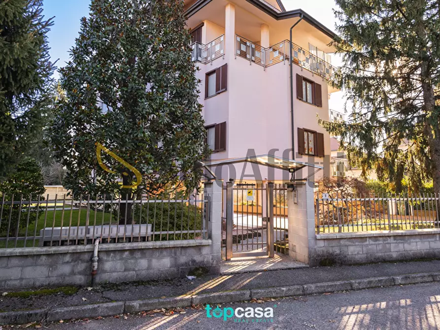 Immagine 1 di Quadrilocale in affitto  in Via Salvo D'Acquisto 9 a Busto Arsizio