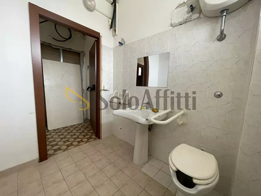 Immagine 14 di Locale commerciale in affitto  a Frosinone