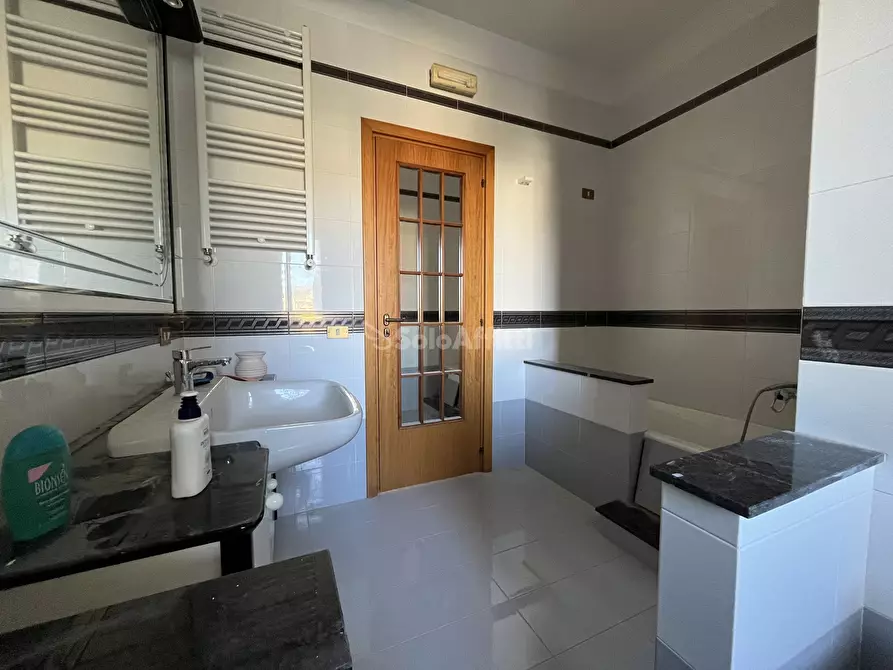 Immagine 7 di Stanza singola in affitto  a Catanzaro