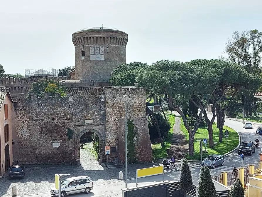 Immagine 24 di Trilocale in affitto  in Via del Castello a Roma
