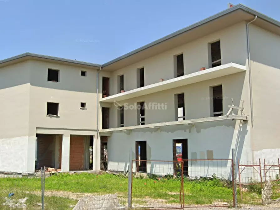 Immagine 3 di Locale commerciale in affitto  in Via Appia 198 a San Nicola La Strada