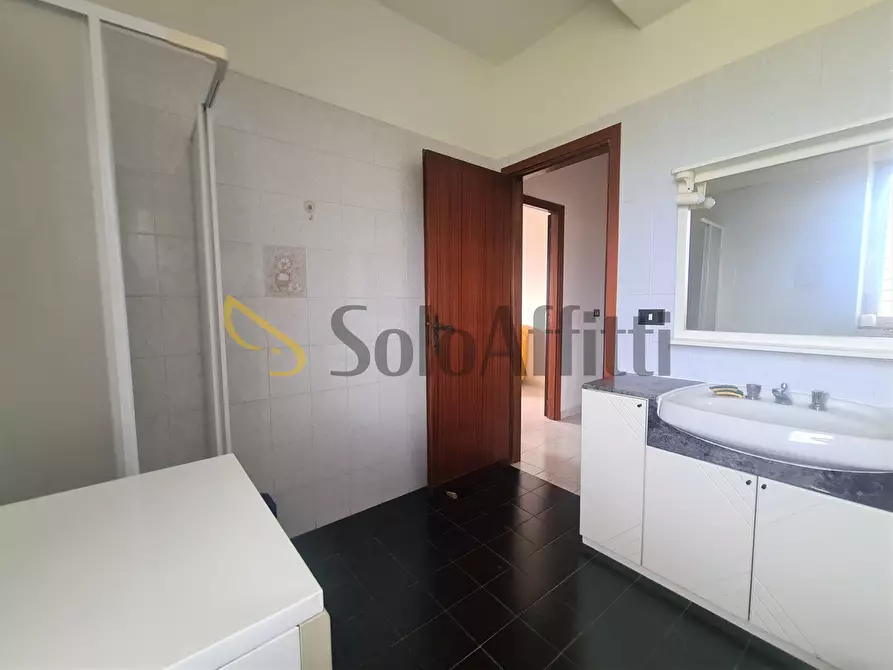 Immagine 11 di Bilocale in affitto  a Catanzaro