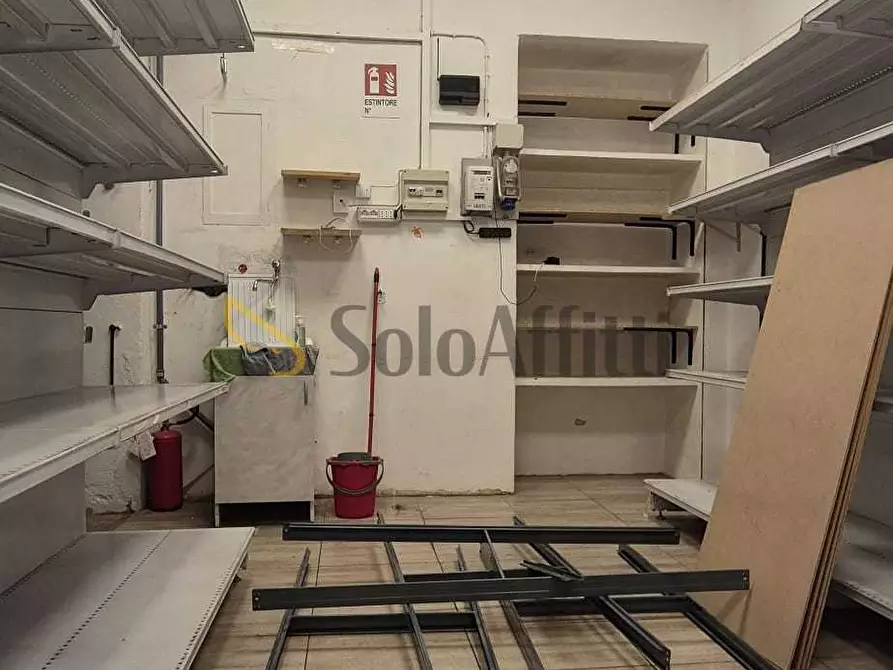 Immagine 25 di Locale commerciale in affitto  in Via Luigi Cibrario 46 bis/A a Torino