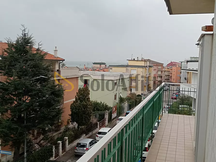 Immagine 17 di Trilocale in affitto  a Falconara Marittima