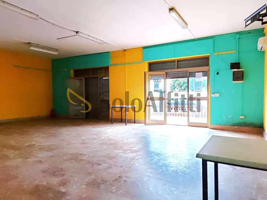 Immagine 11 di Locale commerciale in affitto  in Via Condino a Fiumicino