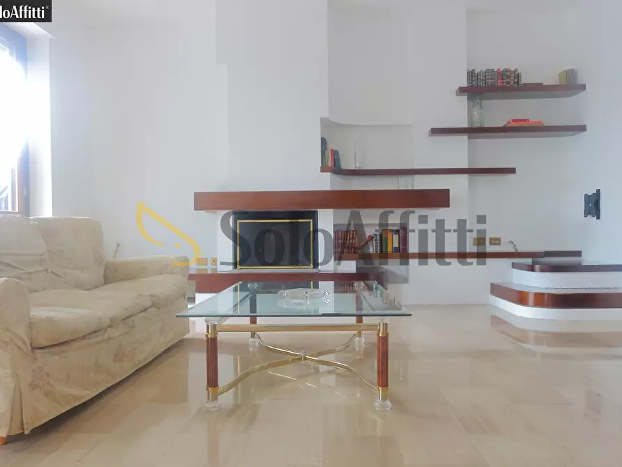 Immagine 15 di Trilocale in affitto  in Piazza Aldo Moro 1 a Cologno Monzese