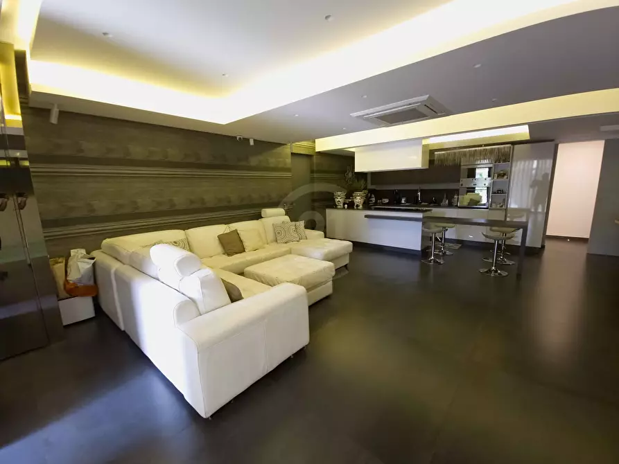 Immagine 39 di Villa in vendita  a Mascalucia