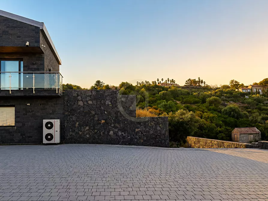 Immagine 2 di Villa in vendita  in Via Ignazio Biscari 43 a Aci Castello
