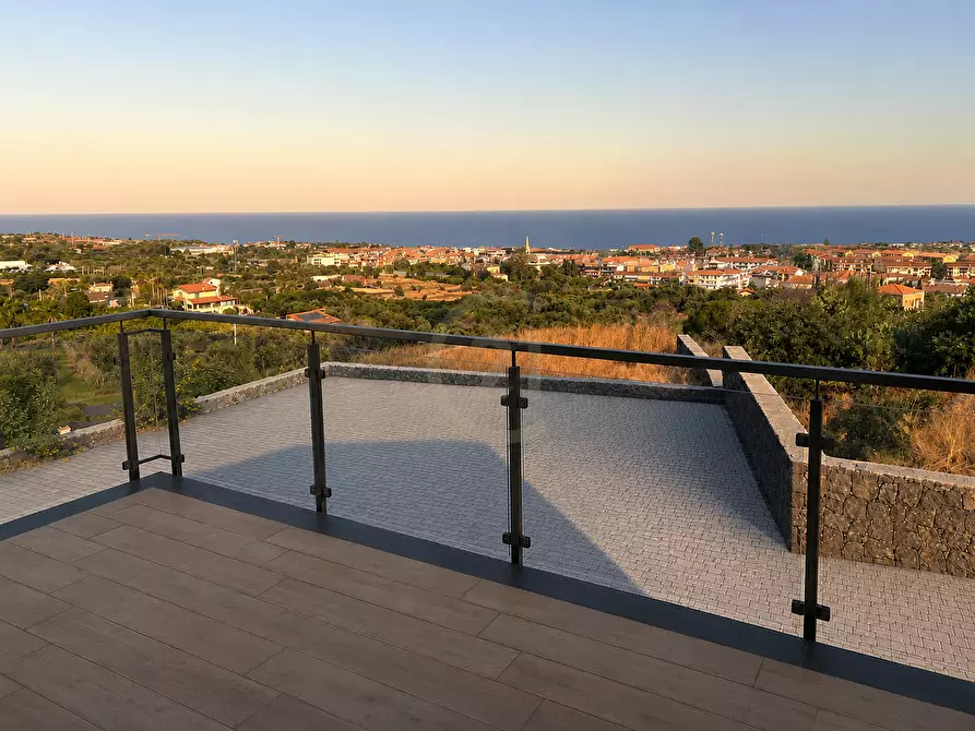 Immagine 11 di Villa in vendita  in Via Ignazio Biscari 43 a Aci Castello
