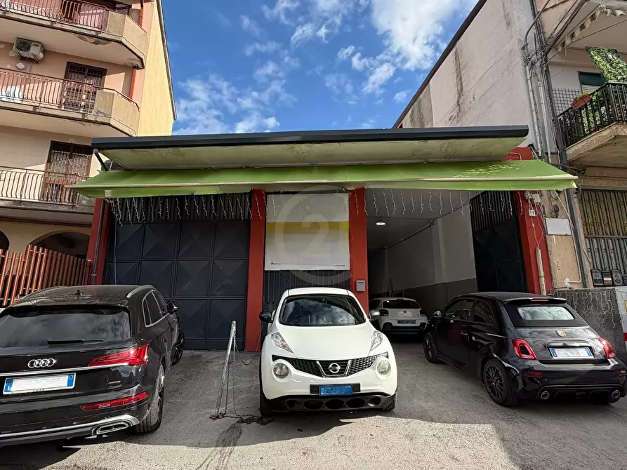 Immagine 2 di Magazzino in vendita  a Catania