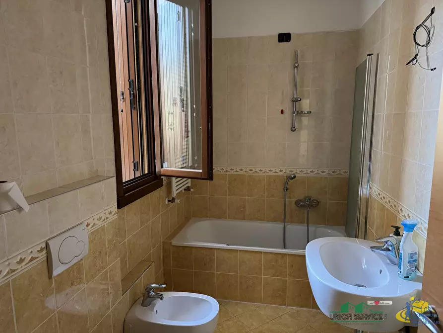 Immagine 11 di Trilocale in vendita  in Via Buozzi a Parma