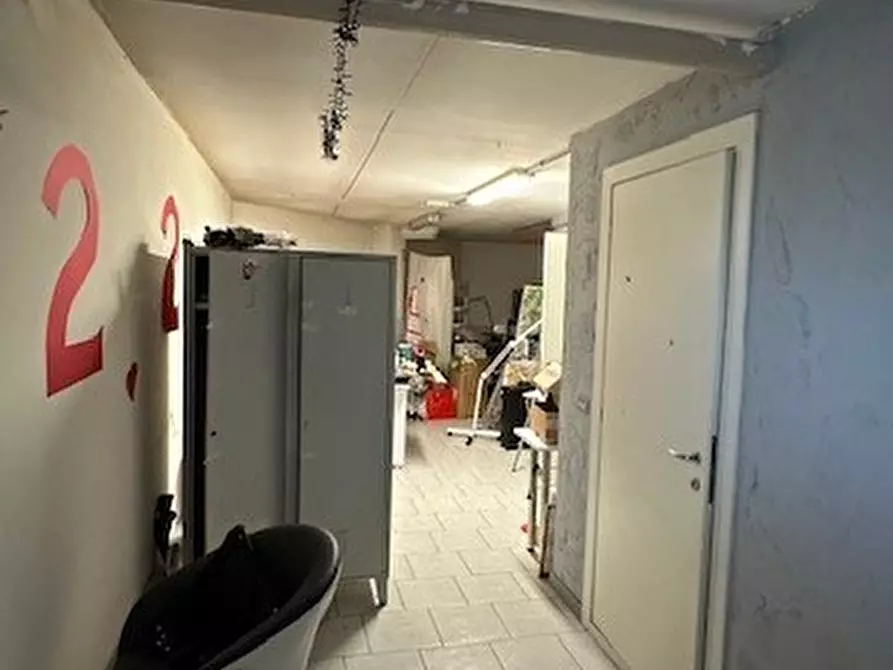 Immagine 12 di Locale commerciale in vendita  in Piazza Borsellino e Falcone 4 a Salsomaggiore Terme