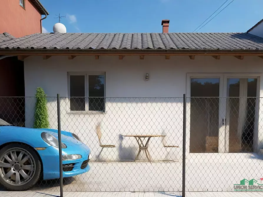 Immagine 1 di Casa indipendente in vendita  in Strada Langhirano 254 a Parma