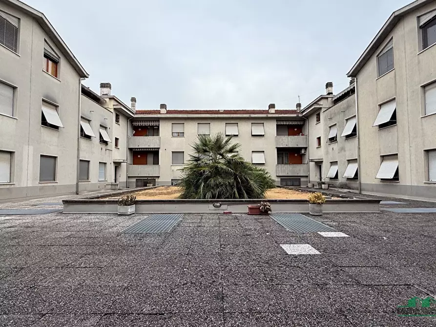 Immagine 19 di Trilocale in vendita  in Piazza Lelio Basso 11 a Parma