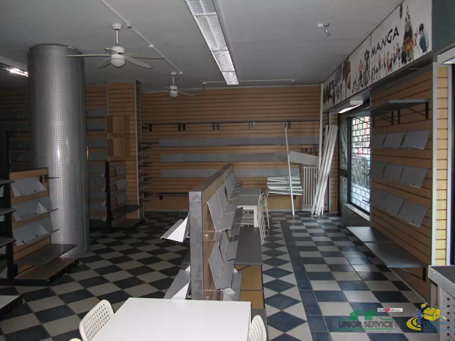 Immagine 2 di Locale commerciale in affitto  in Borgo Collegio Maria Luigia a Parma
