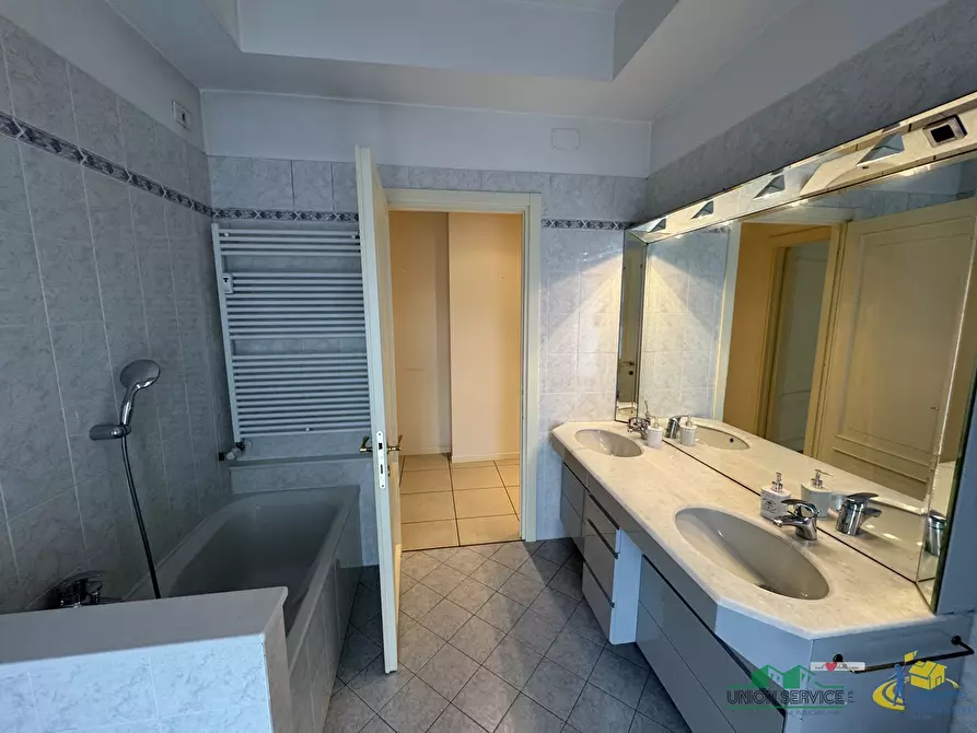 Immagine 17 di Quadrilocale in vendita  in Borgo Piccinini a Parma