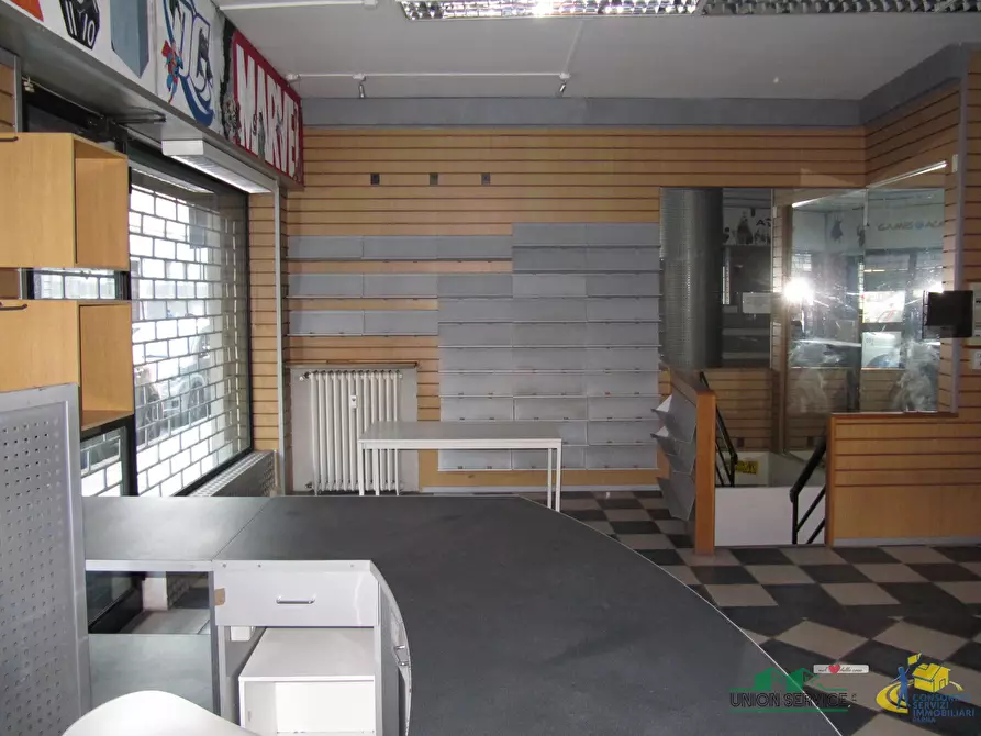 Immagine 3 di Locale commerciale in vendita  in Borgo Collegio Maria Luigia a Parma