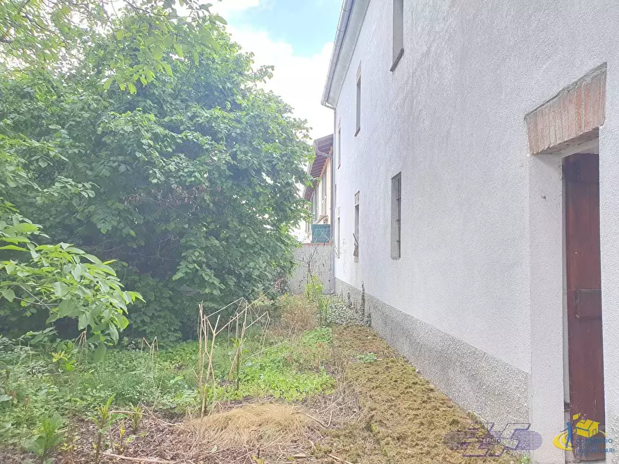 Immagine 21 di Porzione di casa in vendita  a Langhirano