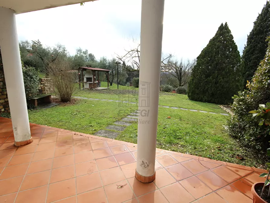Immagine 4 di Villa in vendita  in via delle foreste a Lucca