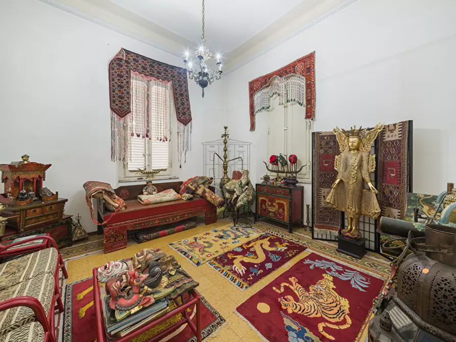 Immagine 46 di Villa in vendita  a Lucca