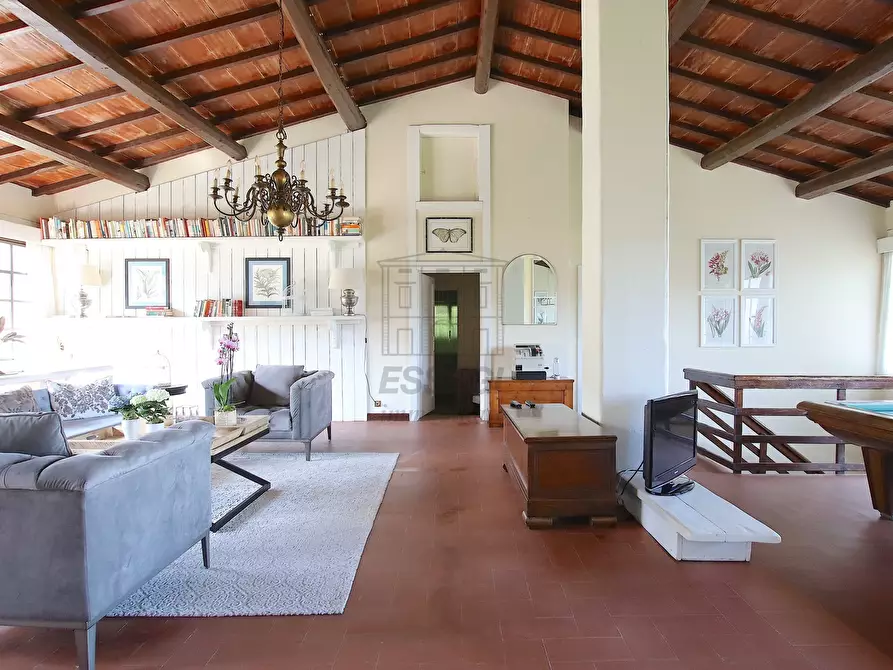 Immagine 14 di Villa in vendita  in vicopelago a Lucca