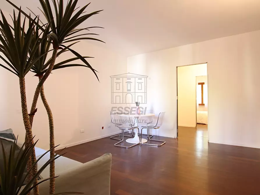 Immagine 2 di Appartamento in vendita  in Via Francesco Carrara 49 a Lucca