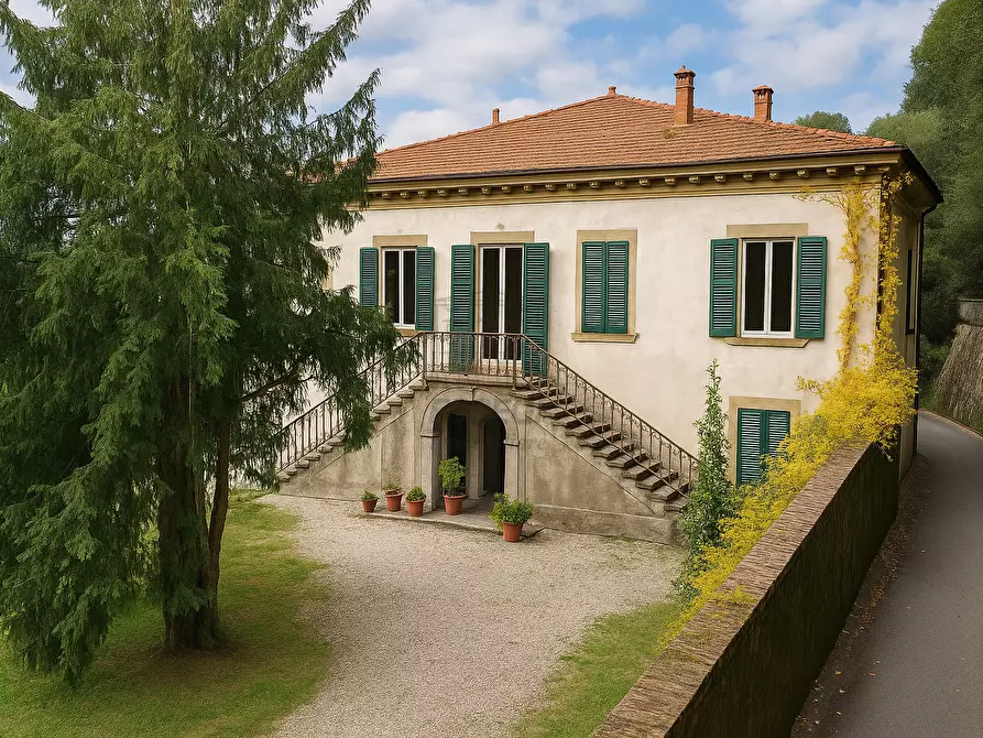 Immagine 1 di Villa in vendita  in SP1 4590 a Lucca
