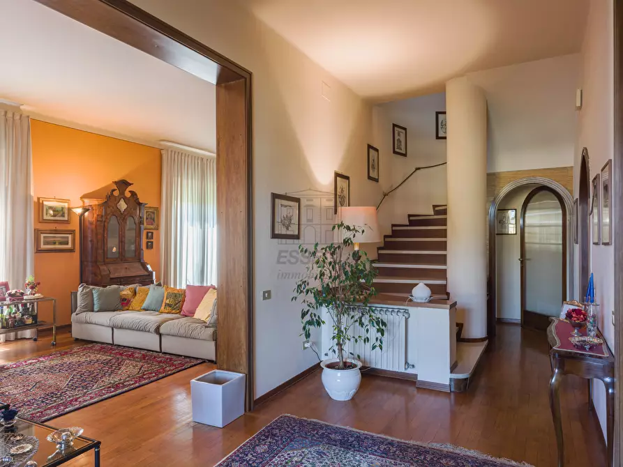 Immagine 9 di Villa in vendita  in Via Castruccio Buonamici a Lucca