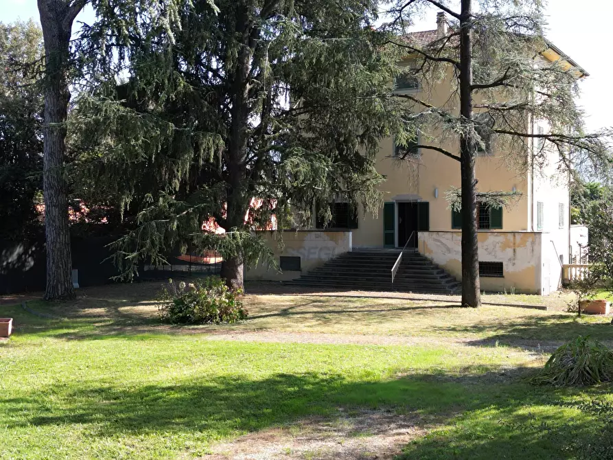 Immagine 1 di Villa in vendita  in Viale Pacini 115 a Lucca