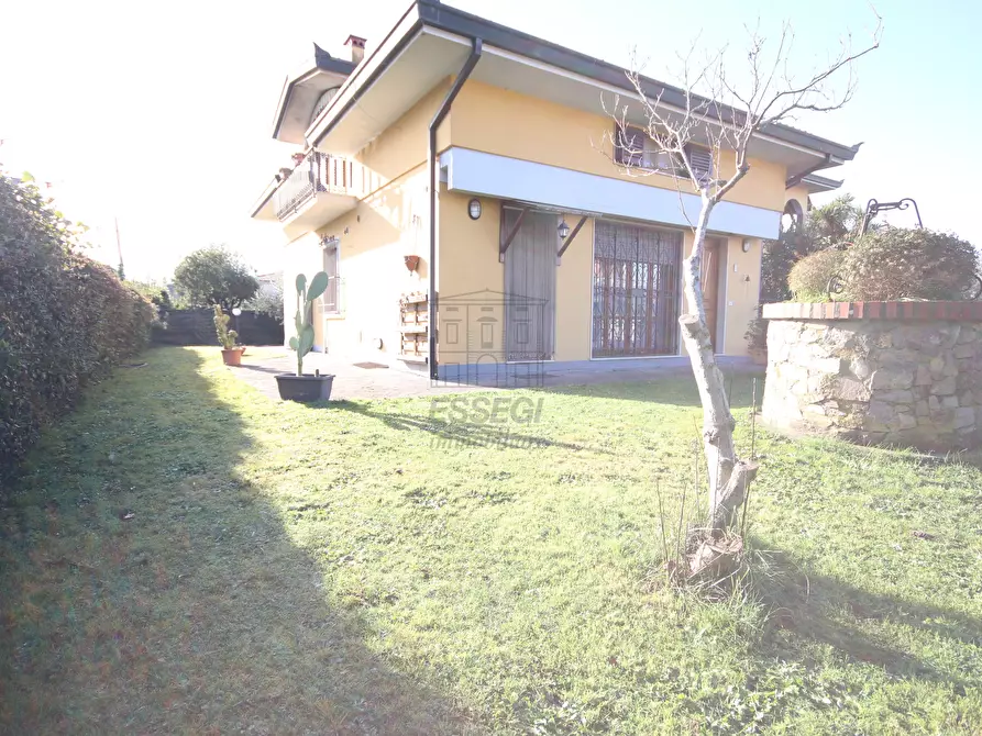 Immagine 20 di Villetta a schiera in vendita  in Via Delle Cornacchie 1016 a Lucca