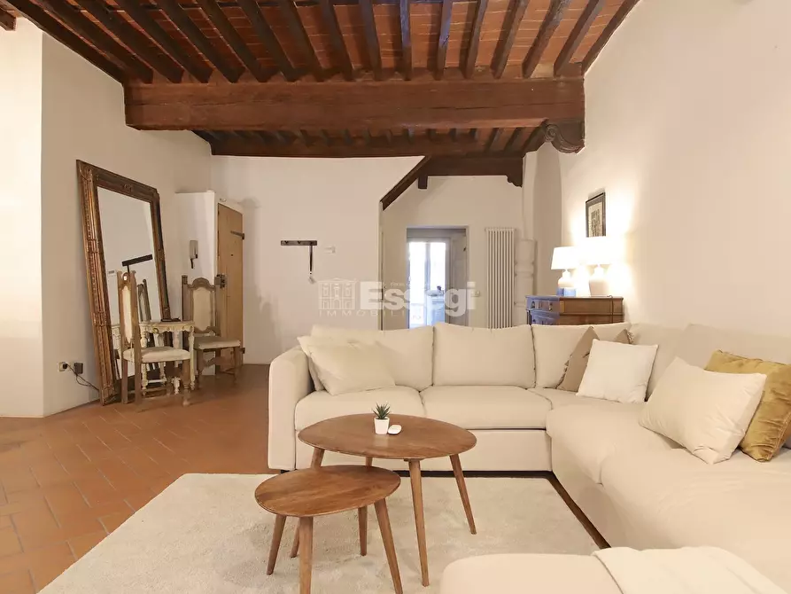 Immagine 12 di Appartamento in vendita  a Lucca