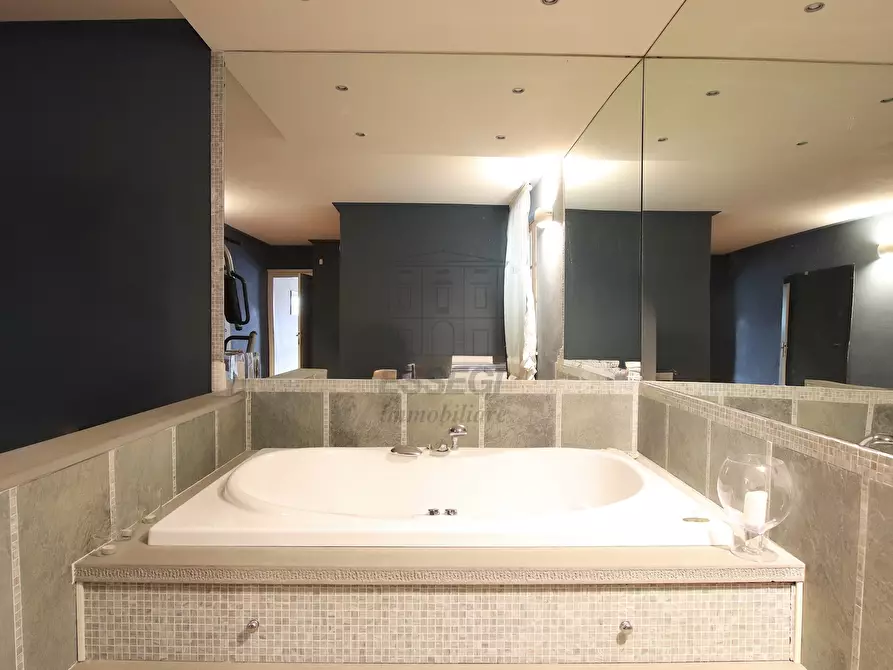 Immagine 10 di Villa in vendita  in Via dei Cotani 211 a Lucca