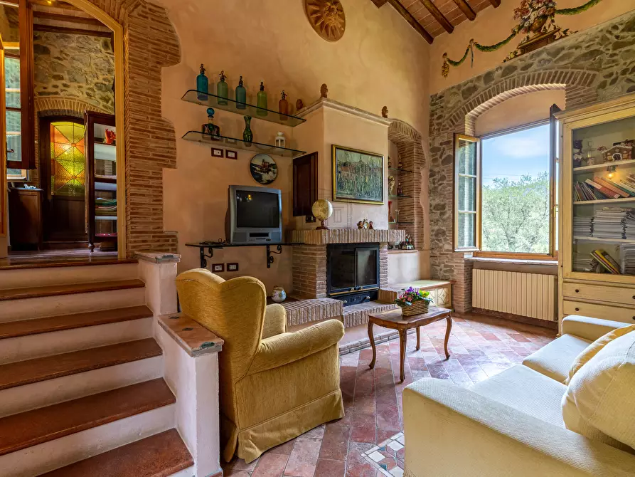 Immagine 9 di Villa in vendita  in via del maccennere a Lucca