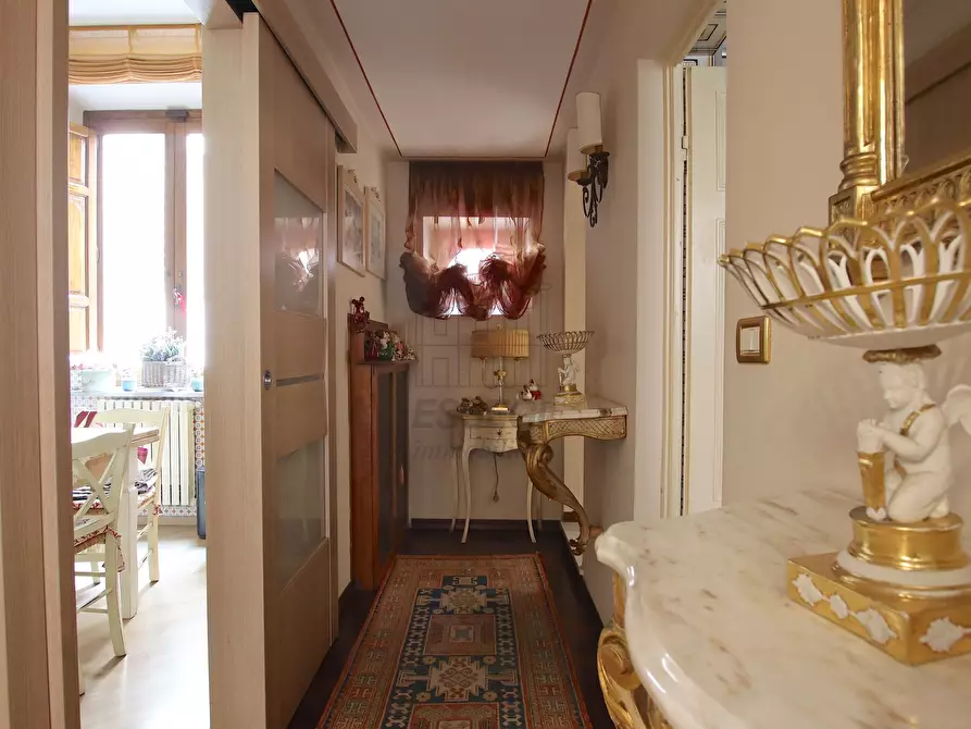 Immagine 15 di Appartamento in vendita  in Piazza San Michele 10 a Lucca