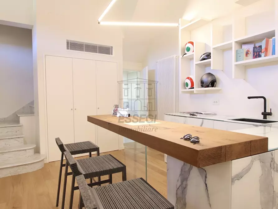 Immagine 6 di Appartamento in vendita  in Via del Portico 13 a Lucca