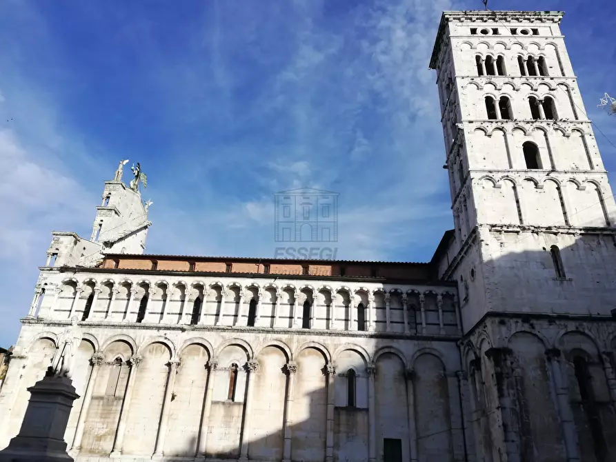 Immagine 2 di Locale commerciale in affitto  a Lucca