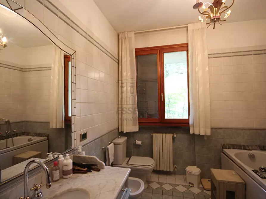 Immagine 26 di Villa in vendita  in via delle foreste a Lucca