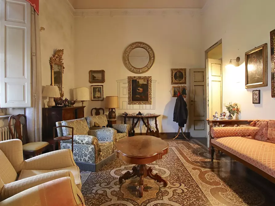 Immagine 2 di Appartamento in vendita  a Lucca