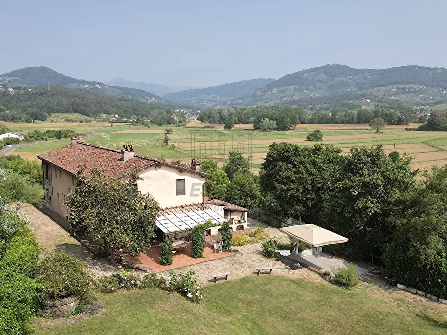 Immagine 2 di Rustico / casale in vendita  in Via della Scogliera 182 a Lucca