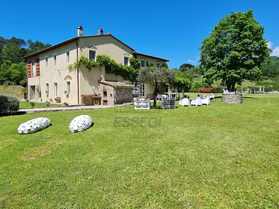 Immagine 1 di Villa in vendita  in Via di Stabbiano a Lucca