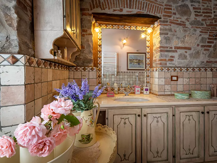 Immagine 19 di Villa in vendita  in via del maccennere a Lucca